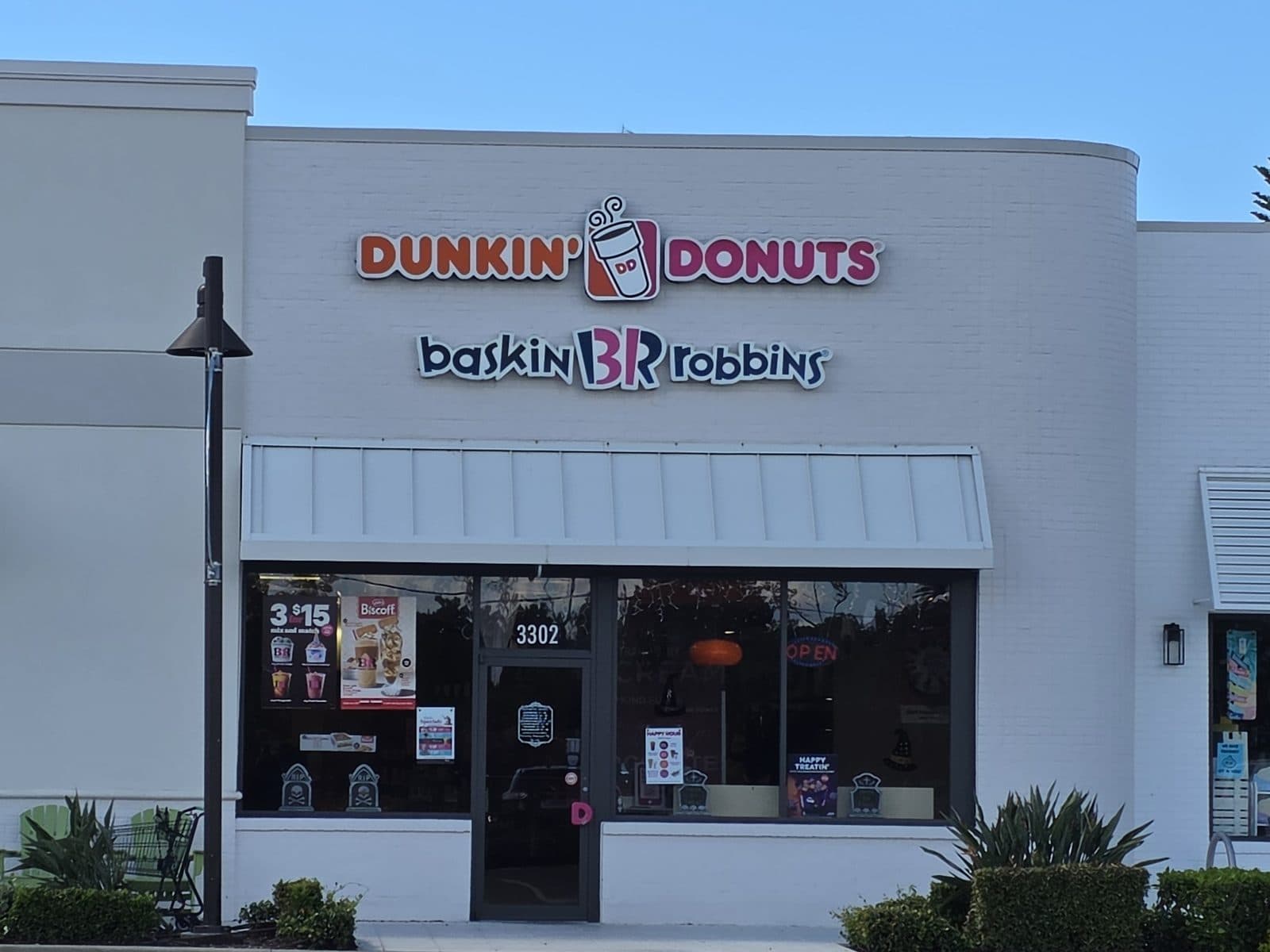 The Dunkin' and Baskin-Robbins storefront at 3302 East Bay Dr